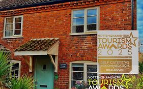 Southwell Holiday Cottage - Luxurious Quiet Cottage Sleeps 4 Off Road Parking